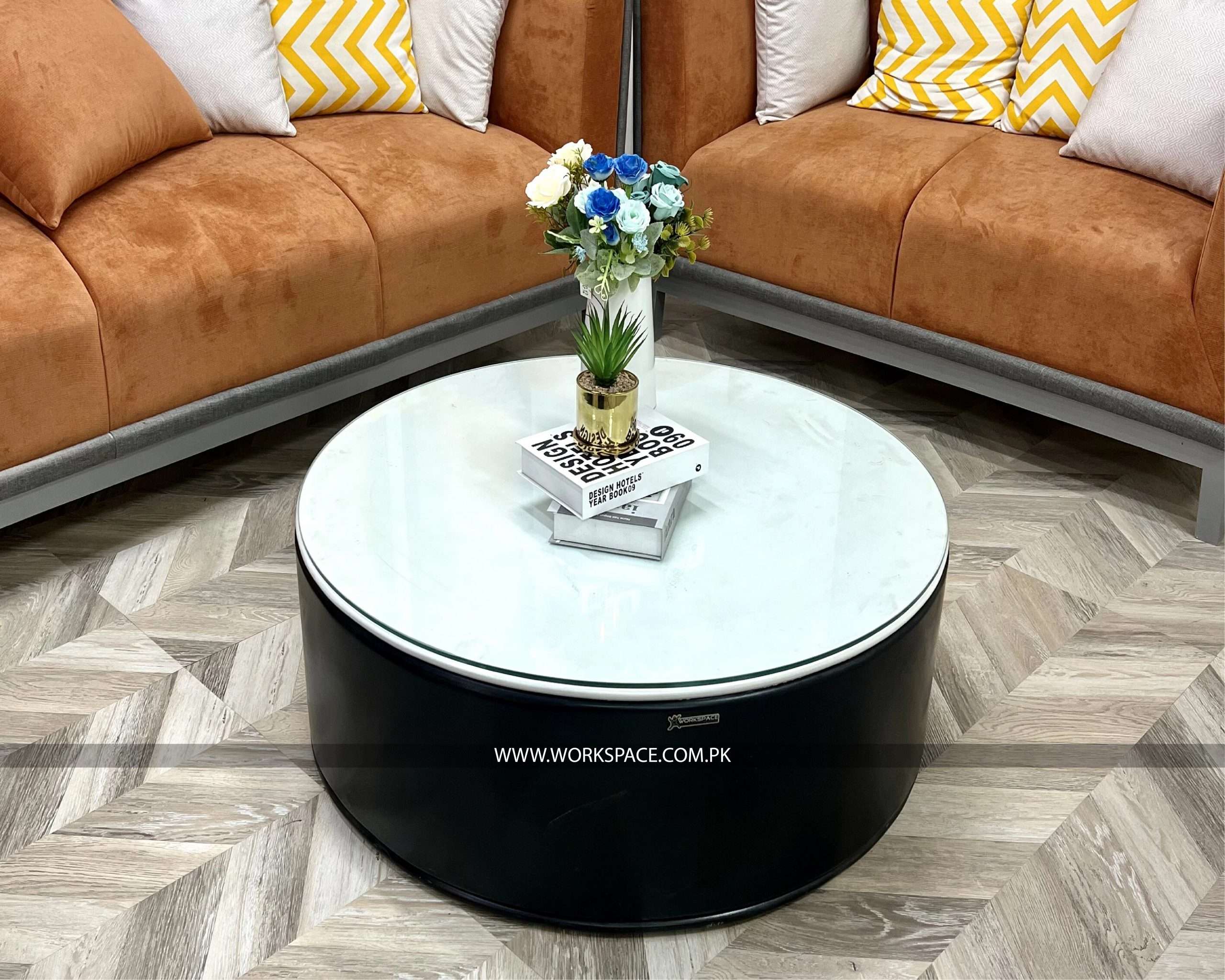 Customizable office furniture