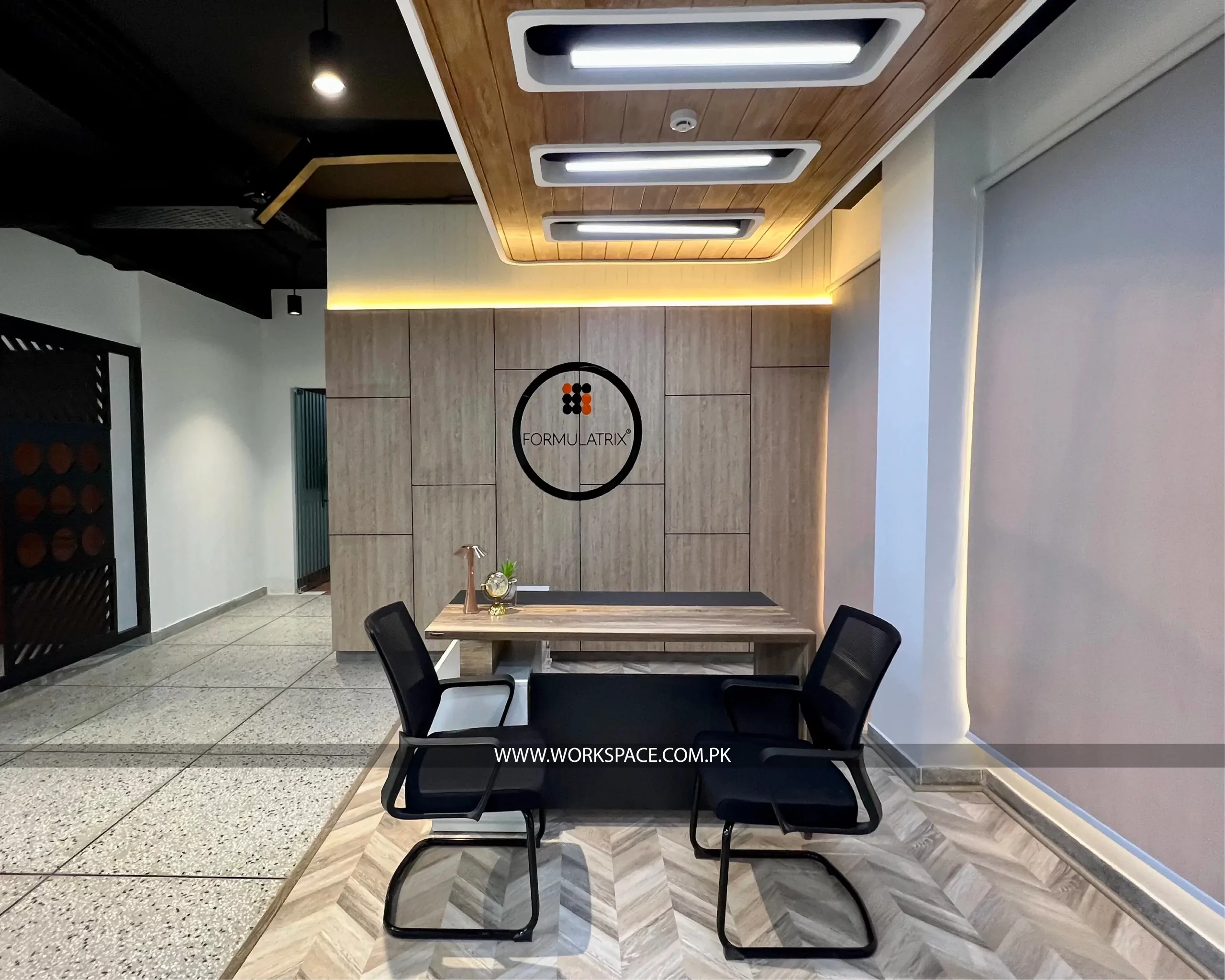 Customizable office furniture